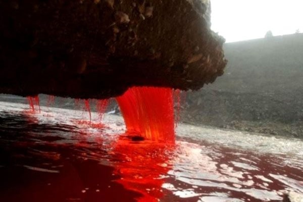 fenomena langkah air terjun darah
